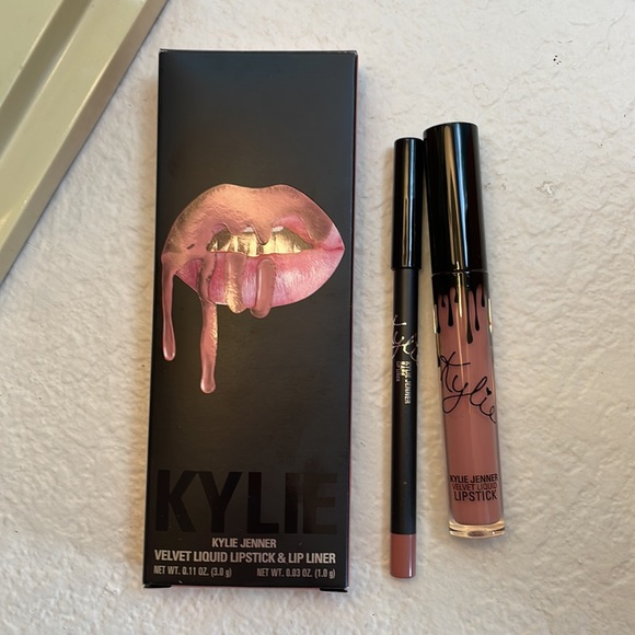 Kylie Velvet Lip Kit in the color Bare 👄